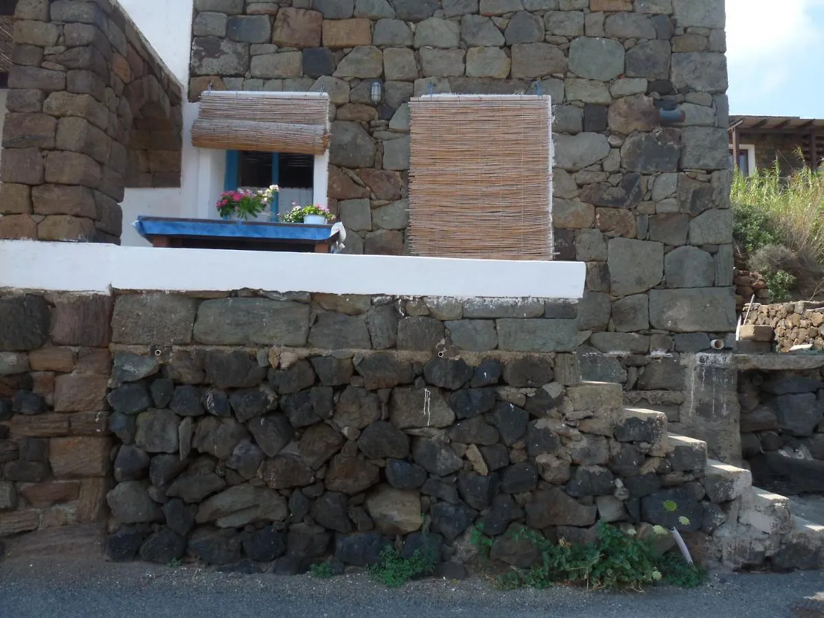 Dammuso delle scale Villa Tracino 0*,  Italia